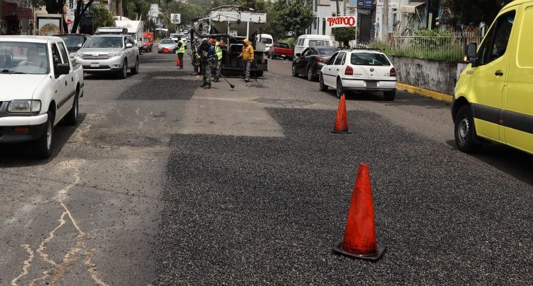 Realiza Gobierno de Morelia bacheo en zona de la Poza Rica