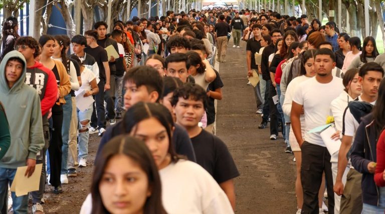 Presentaron 3 mil 485 aspirantes examen de admisión a la UMSNH para 21 carreras en dos turnos
