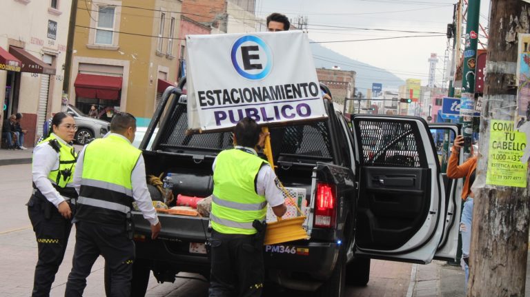 Por obstruir calles y zonas de estacionamiento, diariamente retira Policía de Morelia hasta 50 bienes mostrencos