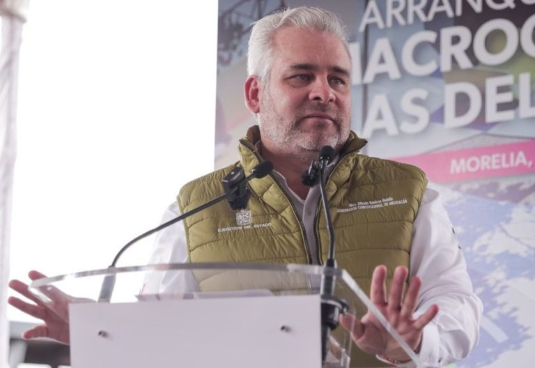 Lanza gobernador campaña ciudadana para presionar al IMSS