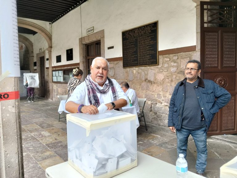 Con el 64 % de votantes de un padrón de mil 738 agremiados, los sueumistas reeligieron a Tena Flores