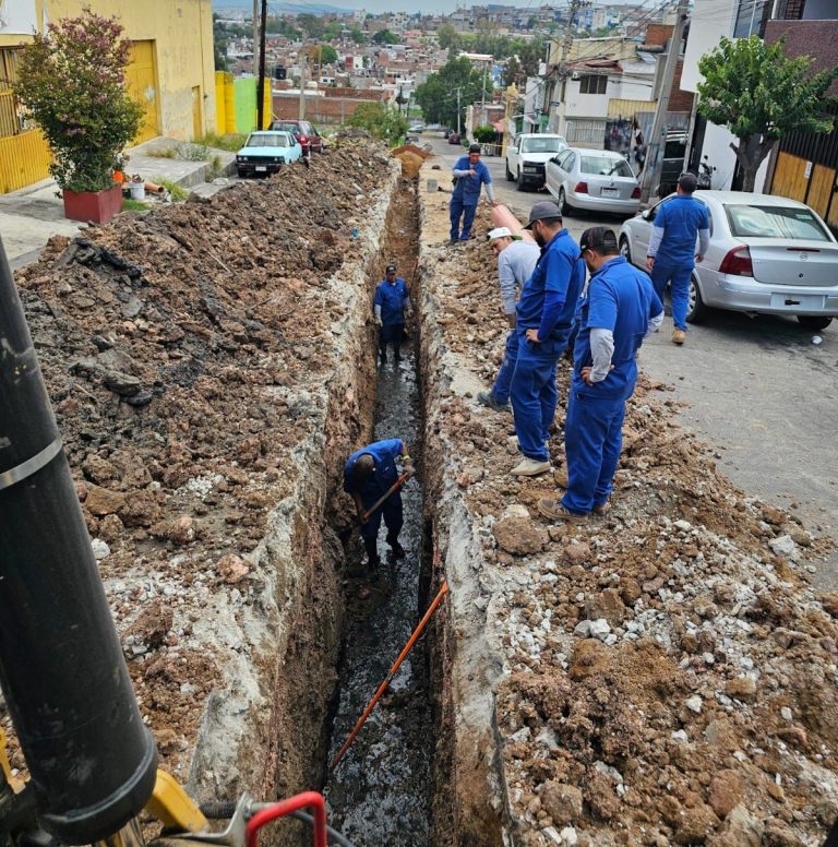 Supervisan rehabilitación de red sanitaria en la colonia Isaac Arriaga