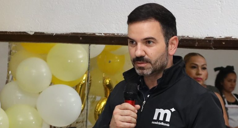 Analiza Ayuntamiento de Morelia instalación de mobiliario sobre la Calzada de San Diego