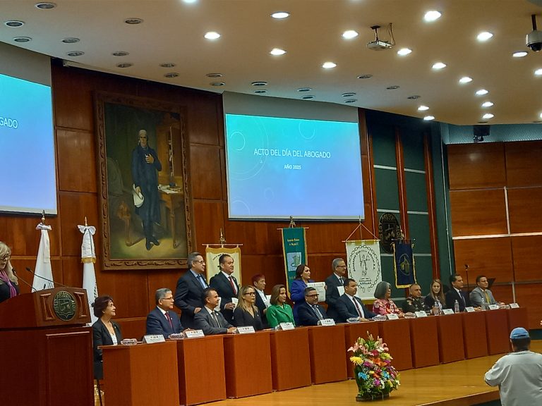 Con ausencia de titulares de Gobierno del Estado y Poder Judicial, conmemoran el Día del Abogado