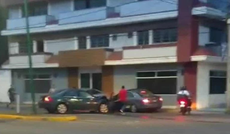 Aparatoso choque sobre la «pista vieja» de Uruapan deja cinco lesionados