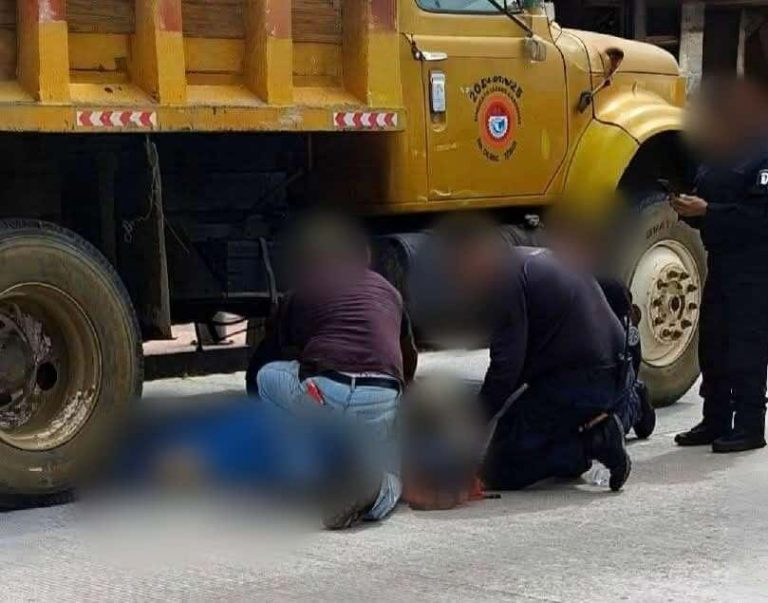 Adulta mayor es atropellada por camión de carga y muere en un hospital de Zitácuaro