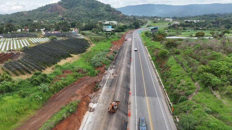 Cierran tramo en autopista siglo 21 por ampliación