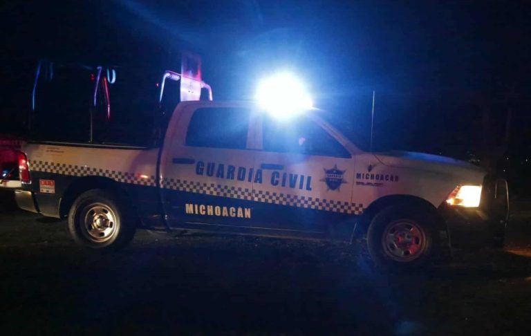 Delincuentes dejan narcomanta en un puente al norte de Morelia