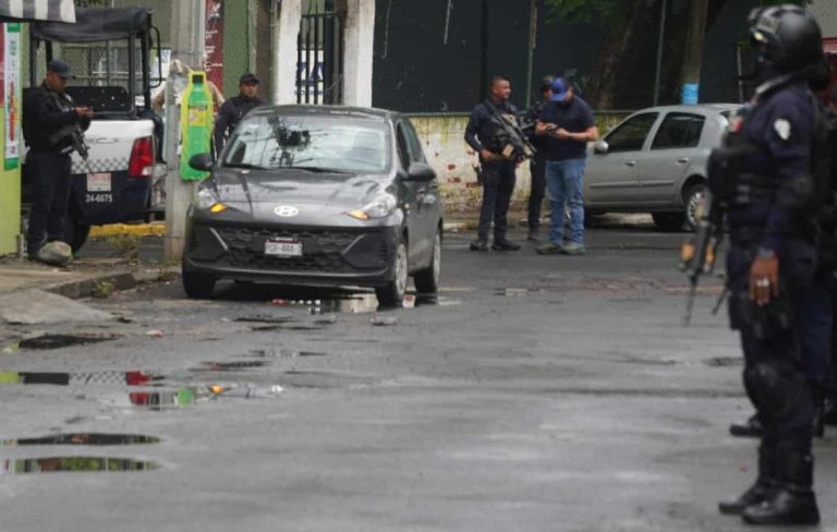 Ejecutan a vendedor de cigarros a bordo de un vehículo, en Zamora