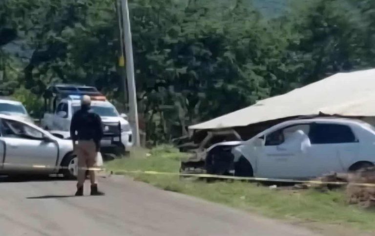 Fallece taxista tras choque contra auto en el municipio de Benito Juárez; mujer queda herida