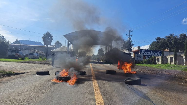 Mantiene Cherán barricadas por segundo día, no hay acceso al pueblo
