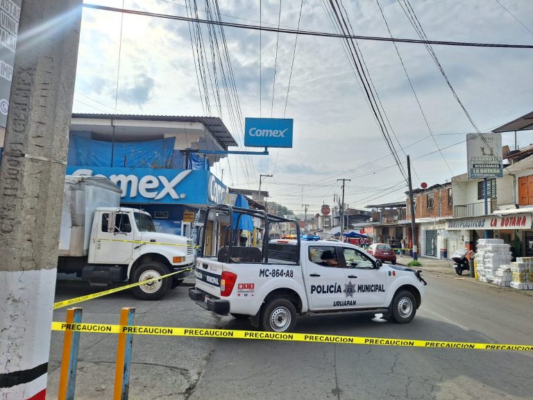 Criminales disparan contra tienda de pinturas, en la colonia El Jazmín de Uruapan