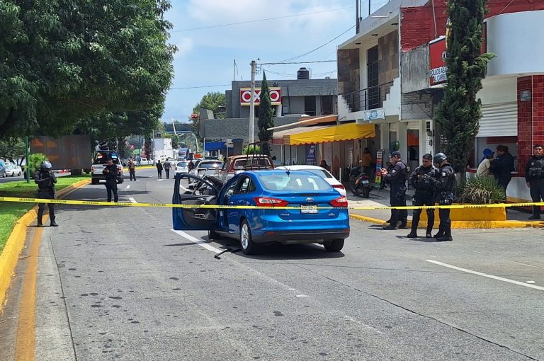 Automovilista es atacado a balazos, cerca de la Presidencia Municipal de Uruapan 