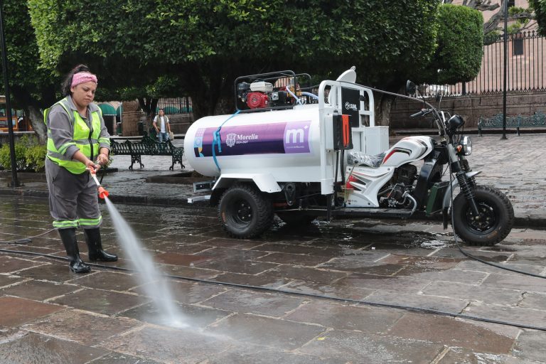 Ayuntamiento pone en operación moto pipas para el mantenimiento de espacios públicos