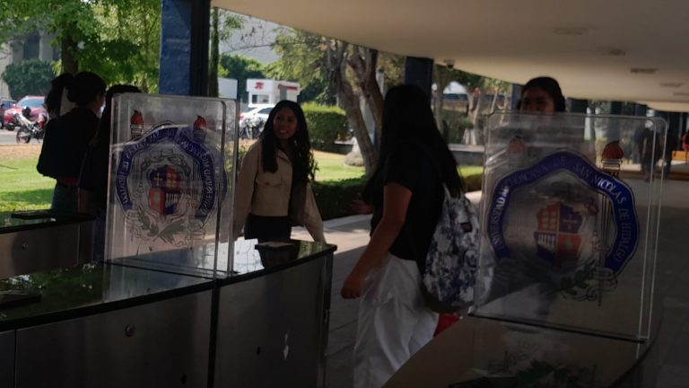 De poco más de 2 mil 900 lugares de nuevo ingreso en la UMSNH, sólo 900 aspirantes habrían completado registro