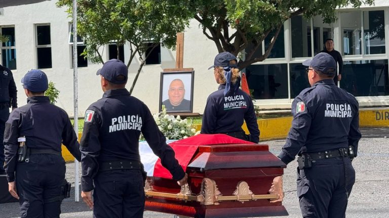 Rinden homenaje póstumo a policía caído en Zamora; suman cuatro agentes asesinados en una semana