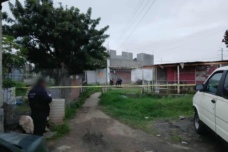 Localizan a hombre ejecutado y encobijado cerca de la colonia La Esperanza, en Morelia