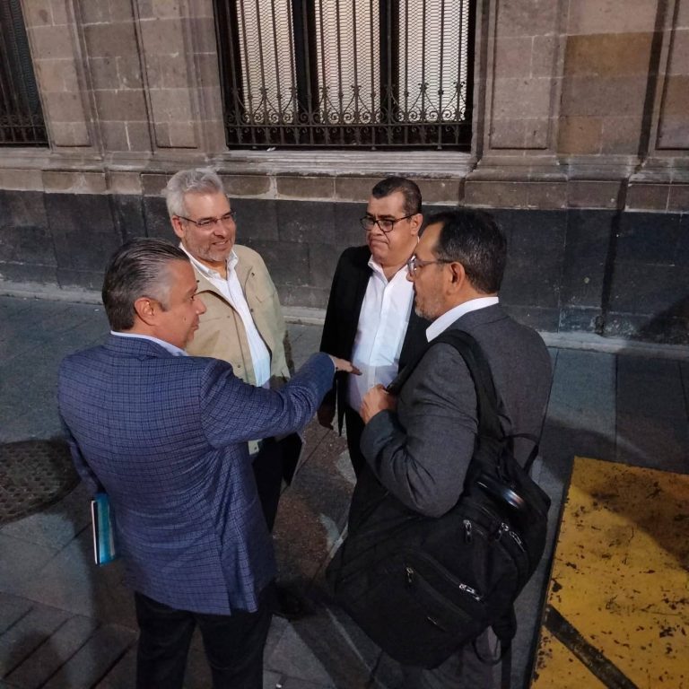 Revisan autoridades recursos para el sector Salud con Hacienda