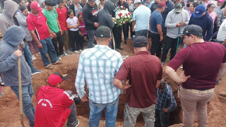 “El sueño se apagó”, Huajúmbaro despide con lágrimas al migrante Jaime Alanís