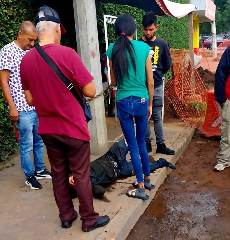 Embiste a motociclista y se da a la fuga, en la colonia Ejército Mexicano