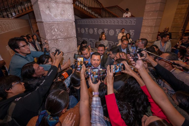 Rechaza Torres Piña ser etiquetado como fiscal carnal; defiende proceso legislativo