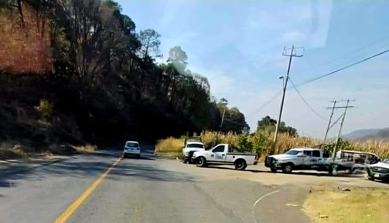 Hallan a un hombre ejecutado sobre la carretera a la presa de Matanguarán, en Uruapan