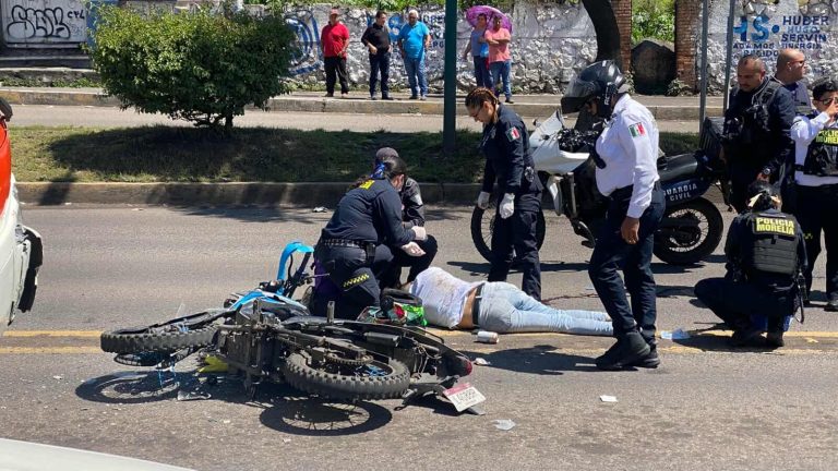Motociclista se estrella contra autobús al poniente de Morelia 