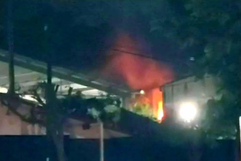 Incendio en el Infonavit Los Pochotes de Apatzingán deja un herido