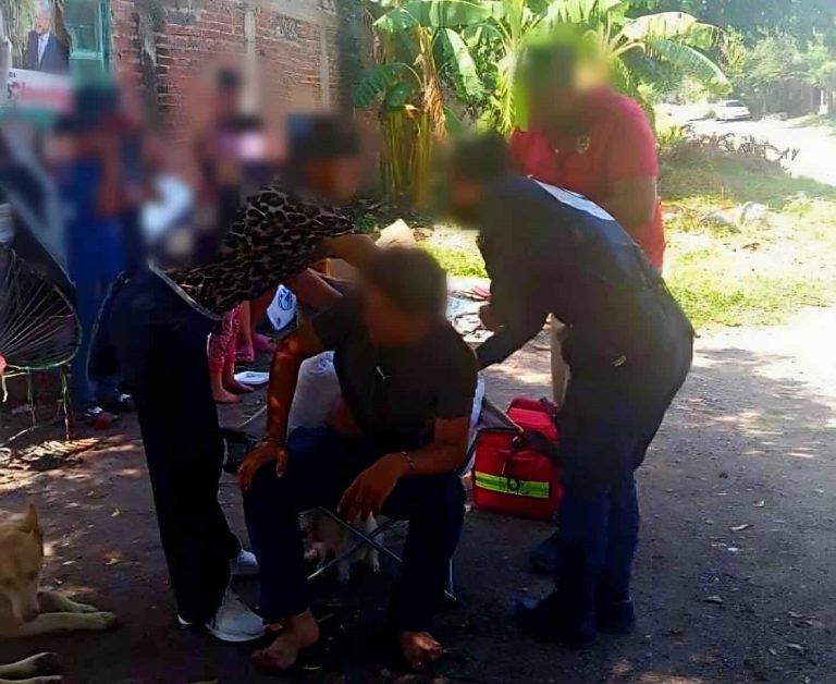 Por la espalda, atacan con arma blanca a recolector de basura, en Apatzingán