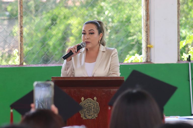 Señala alcaldesa de Cuitzeo a exedil panista por atentado armado