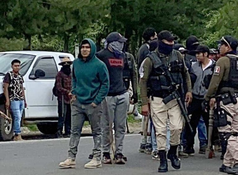 Tensión en Carapan, Kuaris detienen a tres manifestantes