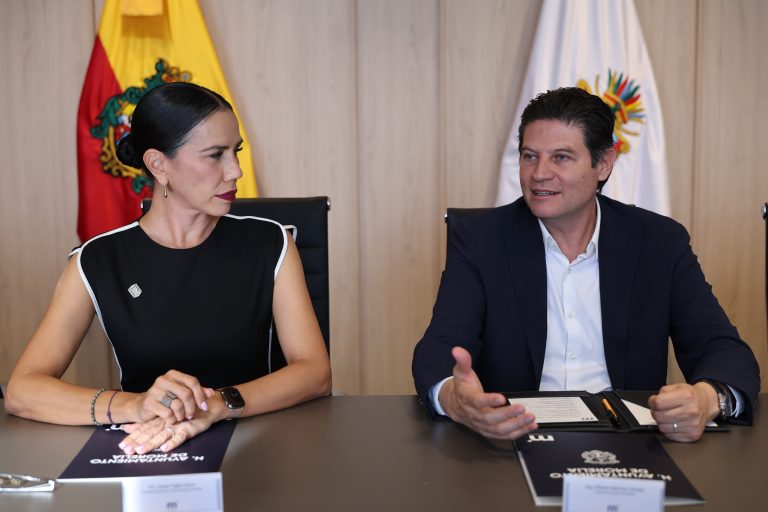 Celebra Alcalde nuevo vuelo Morelia-Ixtapa