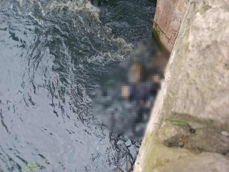 Hallan a hombre asesinado dentro de un río en Atapaneo, Morelia