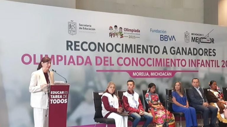Reconoce SEE a 53 alumnos de secundaria ganadores en Olimpiada del Conocimiento Infantil 2025