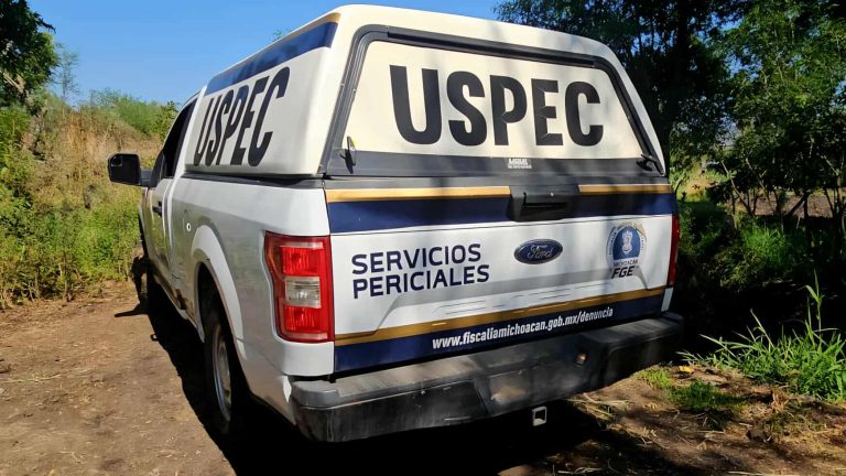 Localizan a dos hombres asesinados en terracería de Coahuayana