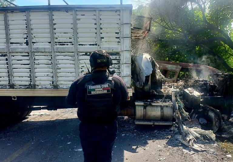 Bloqueo en Buenavista y enfrentamiento armado en Tepalcatepec