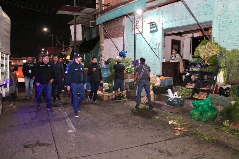 Realizan operativo de ordenamiento en Mercado de Abastos