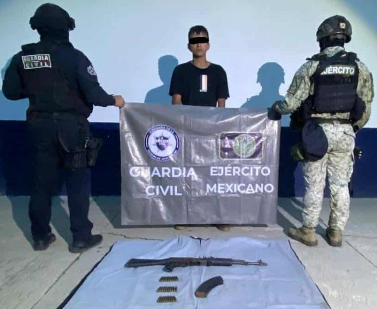 Capturan a sujeto armado y desactivan 18 explosivos improvisados