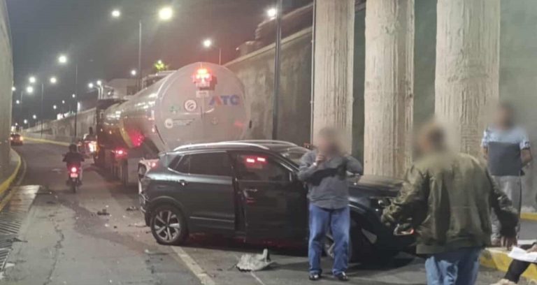 Choque entre camioneta y pipa en túnel del Distribuidor Vial Salida a Salamanca, al norte de Morelia