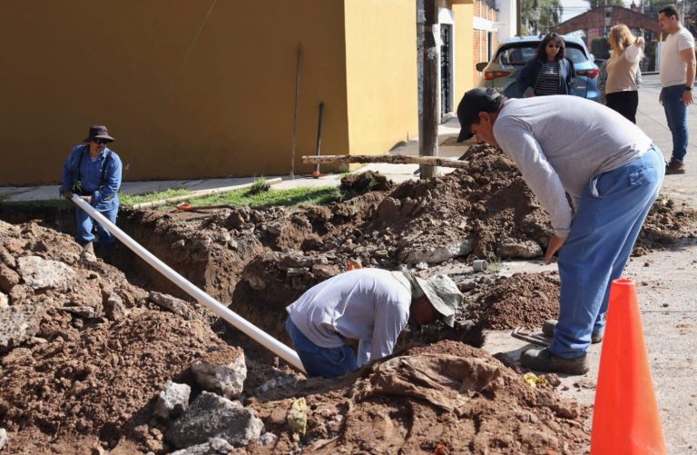 Mejoran la red de agua potable en Lomas de Santa María