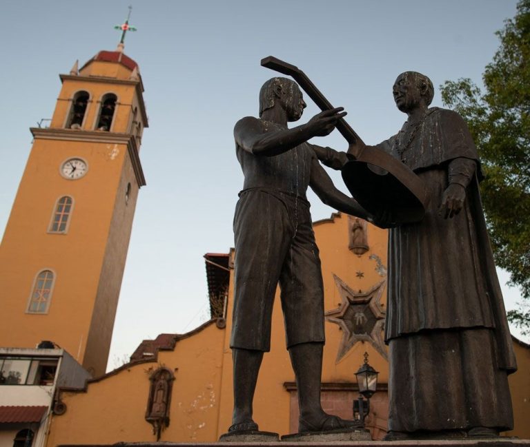 Artesanía, gastronomía y escenarios naturales, en la Feria Nacional de Guitarra de Paracho