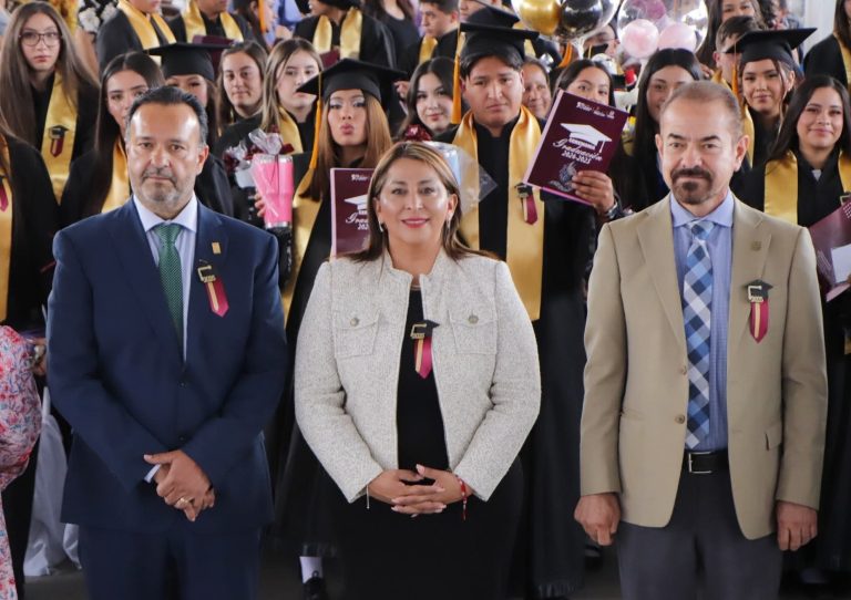 Clausuran ciclo escolar 2024-2025 en el Cobaem Quiroga