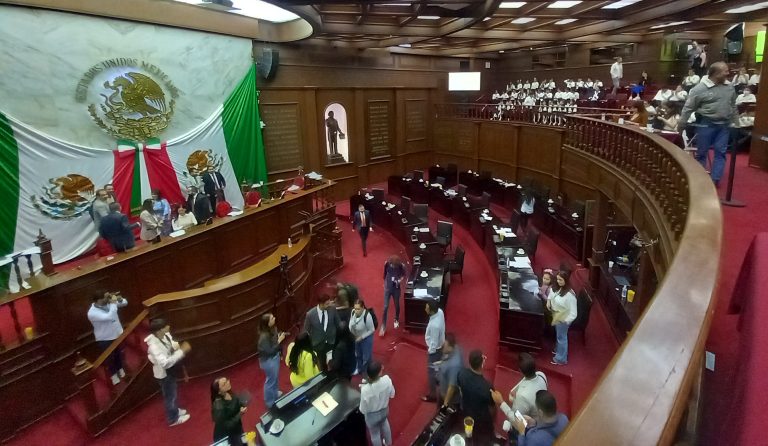 Reanudación de sesión ordinaria es calificada de ilegal por algunos diputados