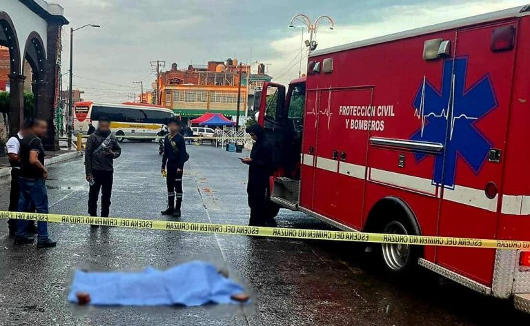 Adulta mayor iba a misa y muere atropellada por un tráiler