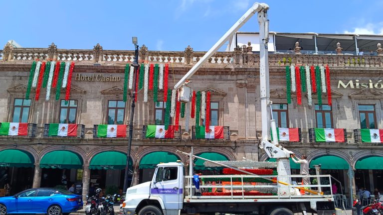 Engalanan a Morelia para recibir las Fiestas Patrias