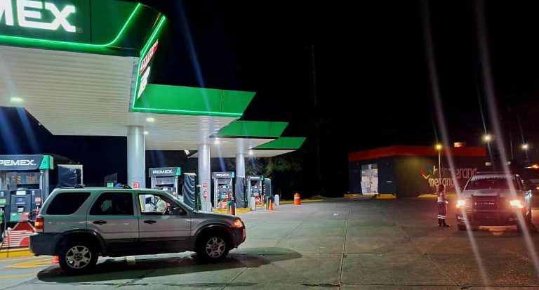 Empistolado asalta gasolinera, en la colonia Zumpimito, de Uruapan