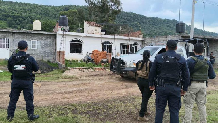 Detienen a siete personas y aseguran armas de uso exclusivo, tras agresión a elementos policiacos