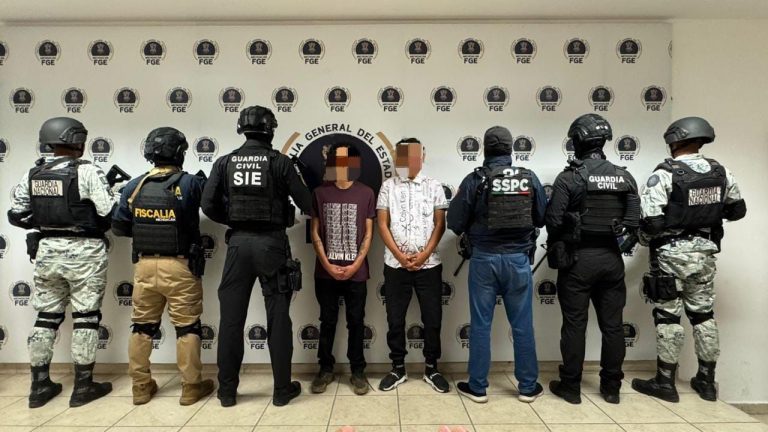 Detienen a dos presuntos extorsionadores en Uruapan