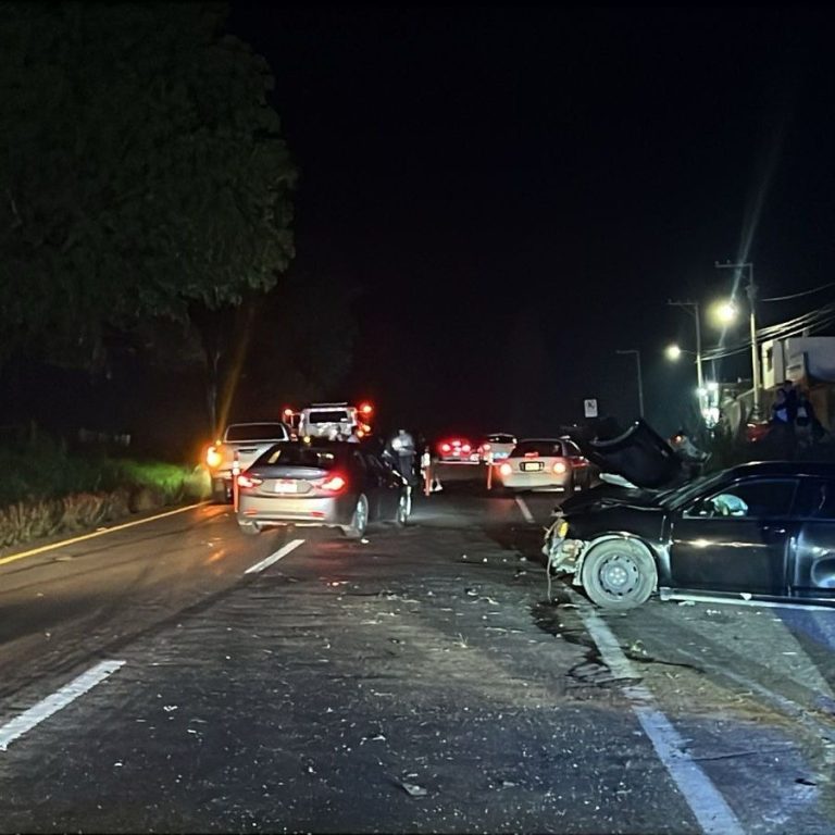 Se registra choque vehicular múltiple en la Pátzcuaro-Morelia; adulta mayor queda herida
