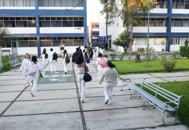 Universidad Michoacana reabre sus puertas a 50 mil alumnos en inicio de ciclo escolar 2025-2026